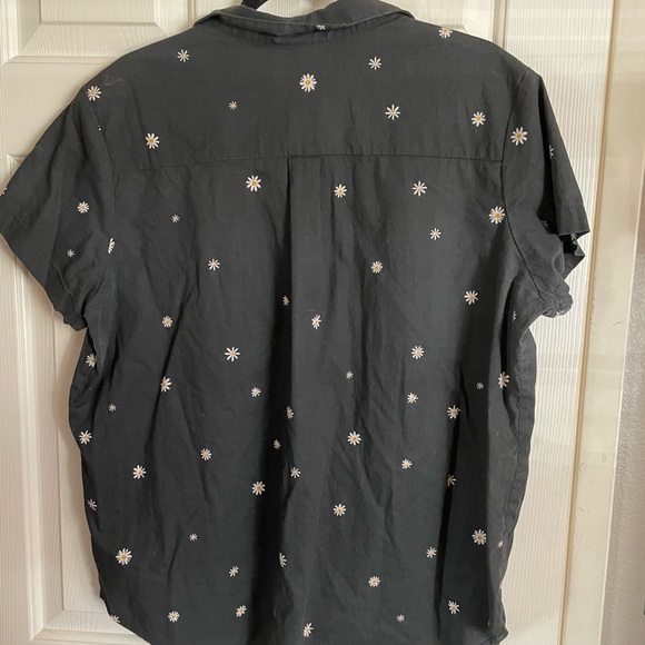 Nooworks x Band.do Daisy on Black XXL 2X Plus Size Button Down Top - Picture 2 of 5